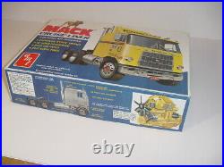 125 AMT Mack Ryder Cruise Liner Semi Tractor Model Kit WithBox