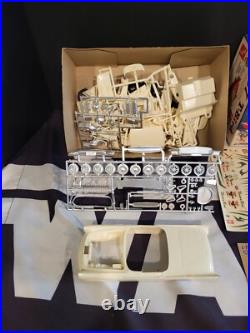 1957 T-Bird Ford Thunderbird 57 Model Kit AMT SMP 3 in 1 1/25 MIB NEW Unbuilt