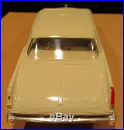 1963 Chrysler Imperial dealer promo 1/25 model beige AMT