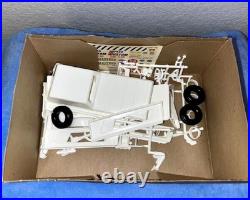 1963 FORD F-100 CAMPER PICK-UP AMT T295-200 Model Kit 125 Sealed Parts plus Box