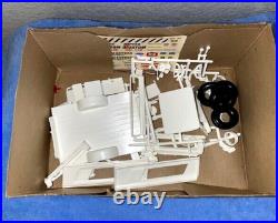 1963 FORD F-100 CAMPER PICK-UP AMT T295-200 Model Kit 125 Sealed Parts plus Box