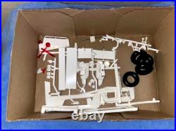 1963 FORD F-100 CAMPER PICK-UP AMT T295-200 Model Kit 125 Sealed Parts plus Box 1963 FORD F-100 CAMPER PICK-UP AMT T295-200 Model Kit 125 Sealed Parts plus Box