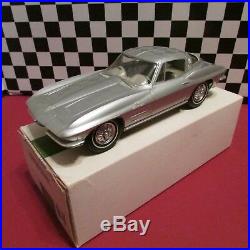 1964 Chevrolet Corvette Coupe, 1/25 scale Dealership promotional mode, Silver/grey