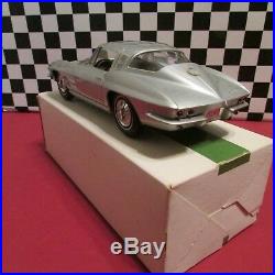 1964 Chevrolet Corvette Coupe, 1/25 scale Dealership promotional mode, Silver/grey