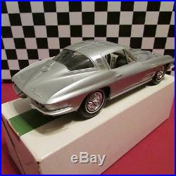 1964 Chevrolet Corvette Coupe, 1/25 scale Dealership promotional mode, Silver/grey