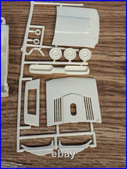 1965 Thunderbird Hardtop 1/25 Missing 1 Screw Unbuilt Vintage AMT Model