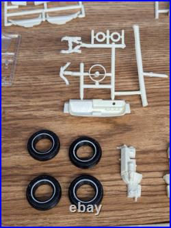 1965 Thunderbird Hardtop 1/25 Missing 1 Screw Unbuilt Vintage AMT Model