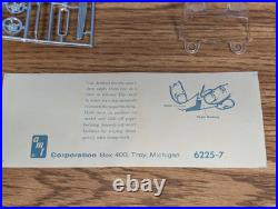 1965 Thunderbird Hardtop 1/25 Missing 1 Screw Unbuilt Vintage AMT Model