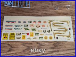 1965 Thunderbird Hardtop 1/25 Missing 1 Screw Unbuilt Vintage AMT Model