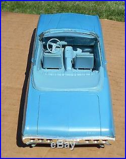 1968 Chevrolet Impala Convertible SS 427 AMT Promo Model Car 124 scale