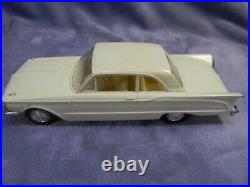 1/24 1961 Amt Original Issue Mercury Comet Sedan White Annual Model Kit Built