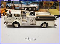 1/25 AMT Built Custom Firetruck Junkyard fraden 61 can't glue wheel on Left Neg