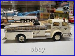 1/25 AMT Built Custom Firetruck Junkyard fraden 61 can't glue wheel on Left Neg