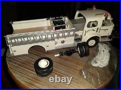 1/25 AMT Built Custom Firetruck Junkyard fraden 61 can't glue wheel on Left Neg