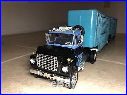 1/25 AMT Ford Louisville 8000 S/A Cattle Pups Built Nice All Wheels Roll