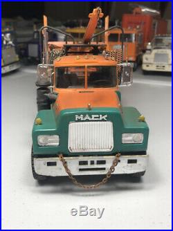 1/25 AMT Mack R600 Built Junkyard Truck