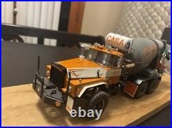 1/25 Built Mack DM800 Cement Mixer