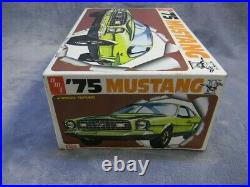 1/25 Scale Vintage Amt 1975 Ford Mustang II Coupe White Model Kit