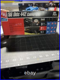 1/25 scale Lowrider model car with hydraulics, No switch Box, As is