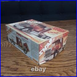 1/32 Ford LTL9000 Semi Truck Snap-Fit Model By AMT / ERTL