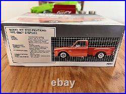 72GMC Step-Side P/U Truck Model Kit 1/25, By AMT