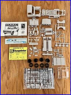 72GMC Step-Side P/U Truck Model Kit 1/25, By AMT