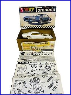 AMT 125 1967 Oldsmobile Toronado Hardtop Customizing Model Kit 6937-200 Vintage