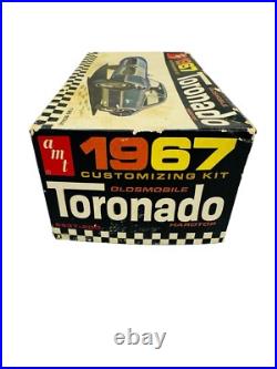 AMT 125 1967 Oldsmobile Toronado Hardtop Customizing Model Kit 6937-200 Vintage