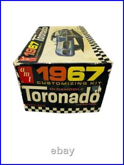 AMT 125 1967 Oldsmobile Toronado Hardtop Customizing Model Kit 6937-200 Vintage