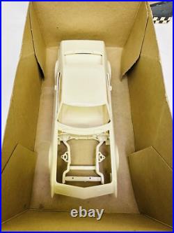 AMT 125 1967 Oldsmobile Toronado Hardtop Customizing Model Kit 6937-200 Vintage