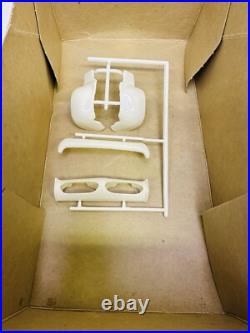 AMT 125 1967 Oldsmobile Toronado Hardtop Customizing Model Kit 6937-200 Vintage