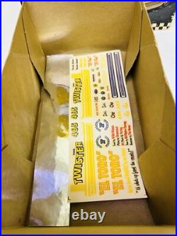 AMT 125 1967 Oldsmobile Toronado Hardtop Customizing Model Kit 6937-200 Vintage