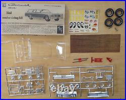 AMT 125'65 Lincoln Continental 3 in 1 Vintage Model Car Kit 6415-200, Complete