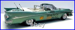 AMT 125 Scale 1961 Chrysler Imperial Indy 500 Pace Car Klaver Pro-Built Model