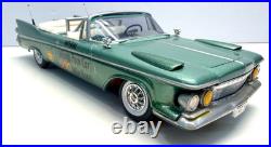 AMT 125 Scale 1961 Chrysler Imperial Indy 500 Pace Car Klaver Pro-Built Model