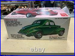 AMT 1940 Ford Coupe Street Rods 1/25 Scale Model Kit Preowned see photos