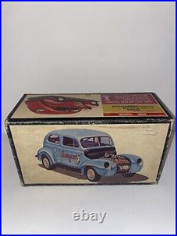 AMT 1940 Ford Sedan Joker 1/25 scale Model Car Kit