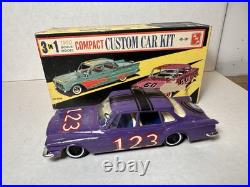 AMT 1960 Valiant 4 Door 1/25 Model Kit Original #9060 139 & Box BUILT RARE