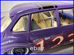AMT 1960 Valiant 4 Door 1/25 Model Kit Original #9060 139 & Box BUILT RARE