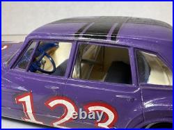 AMT 1960 Valiant 4 Door 1/25 Model Kit Original #9060 139 & Box BUILT RARE