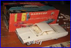 AMT 1961 Pontiac Bonneville Hardtop Kit #K-621 Annual Built Survivor in Box 61