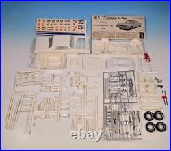 AMT 1964 Oldsmobile F-85 Cutlass 3 in 1 Hardtop Customizing Model Kit 5024-150