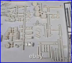 AMT 1964 Oldsmobile F-85 Cutlass 3 in 1 Hardtop Customizing Model Kit 5024-150