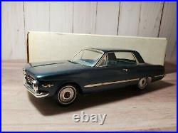 AMT 1964 Plymouth Valiant Signet 200 Promo 125 Scale Plastic Model Car Kit