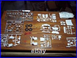 AMT 1965 Barracuda 1/25 scale complete 6855-150 Gene Winfield Autograph times 2x