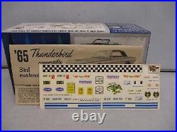 AMT 1965 Ford Thunderbird 1/25