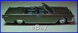 AMT 1965 Lincoln Continental Convertible Pro Built Model Car scaled in 1/25