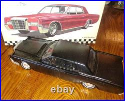 AMT 1967 Lincoln Continental model kitAMT S427-200 Lincoln ContinentalAMT 1967