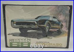 AMT 1968 Oldsmobile Toronado 1/25 Scale Model (Kit 6938-200) NIB Factory Sealed