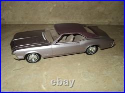 AMT 1969 Buick Riviera Vintage Promo Model 1/25